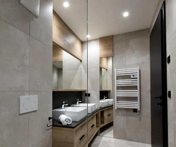 Atemberaubendes Und Charismatisches Luxus-apartment In Der Residenz Silvretta