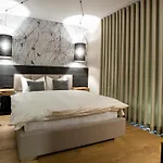 Lägenhet Atemberaubendes Und Charismatisches Luxus-apartment In Der Residenz Silvretta See
