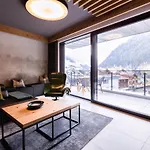Atemberaubendes Und Charismatisches Luxus-apartment In Der Residenz Silvretta * See