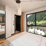 Atemberaubendes Und Charismatisches Luxus-apartment In Der Residenz Silvretta Lägenhet