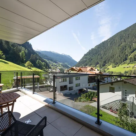 Atemberaubendes Und Charismatisches Luxus-apartment In Der Residenz Silvretta