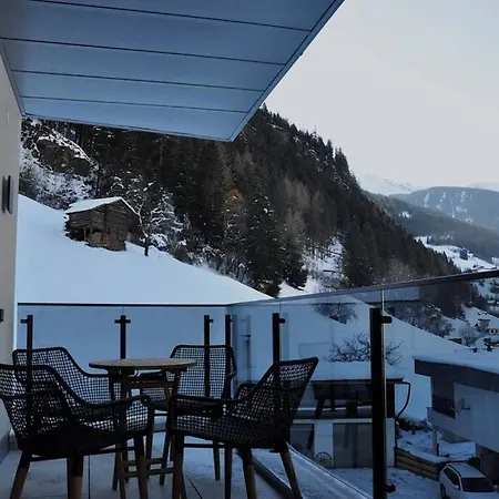 Atemberaubendes Und Charismatisches Luxus-apartment In Der Residenz Silvretta, Inkl Silvretta Card Premium * סי