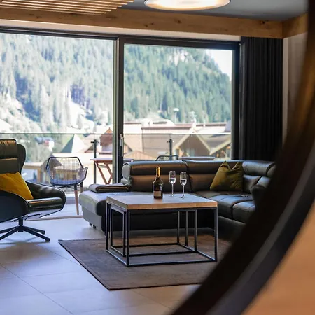 Atemberaubendes Und Charismatisches Luxus-apartment In Der Residenz Silvretta See